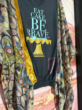 Load image into Gallery viewer, Cake Red Bird
