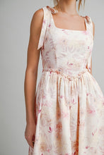Load image into Gallery viewer, Gemma Floral
