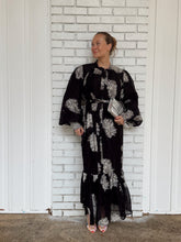 Load image into Gallery viewer, Estrella
